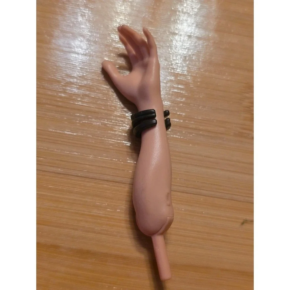 Doll arm